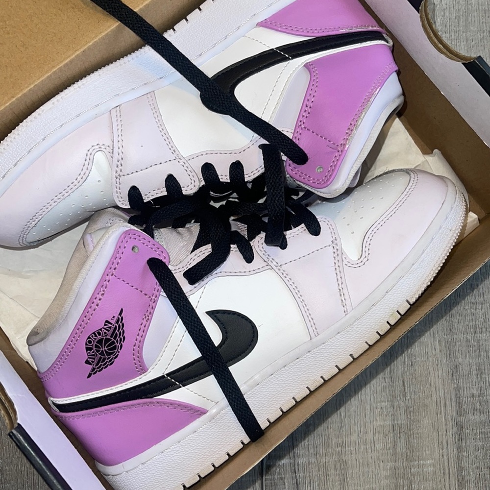 big kids Jordan retro 1